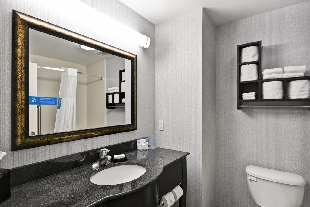 Hampton Inn Defiance Bagian luar foto